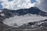 Cliquez ici pour agrandir l'image du glacier du Grand Pisaillas niché au creux de la Pointe du Montet (Vanoise, Savoie), le 8 août 2018