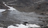 Cliquez ici pour agrandir l'image du glacier Oriental de Sarenne en proie au recouvrement morainique par l'amont (Grandes Rousses, Isère, 16 septembre 2018)